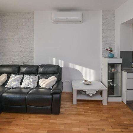 Apartment Center Ana Novalja Eksteriør billede