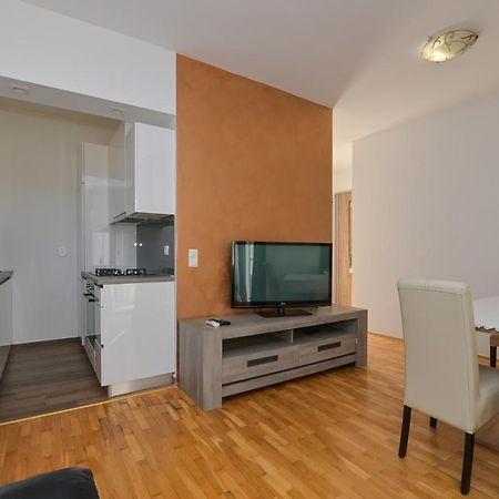 Apartment Center Ana Novalja Eksteriør billede